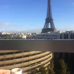 Eiffel Tower Incredible View Апартаменты *