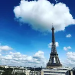 Eiffel Tower Incredible View Апартаменты Париж