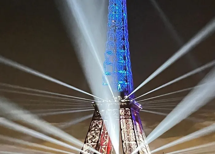 Appartement Eiffel Tower Incredible View Parijs