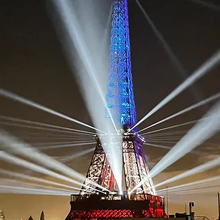 Appartement Eiffel Tower Incredible View Parijs